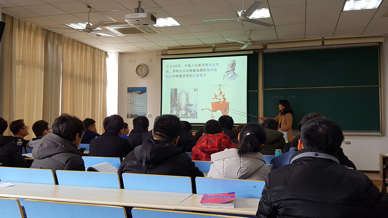 2018-2-26-新学期课堂一派生机盎然-kaiyun开云官方网站开学查课纪实 (2)_副本.jpg